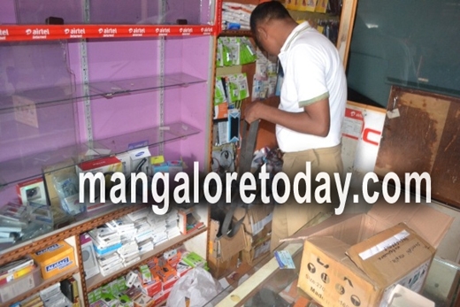 Kundapur : Major burglary in mobile store  at Koteshwara